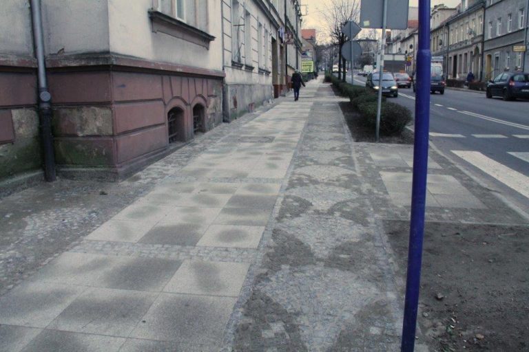 Nowy chodnik na ul. Wałbrzyskiej w Świebodzicach [FOTO]