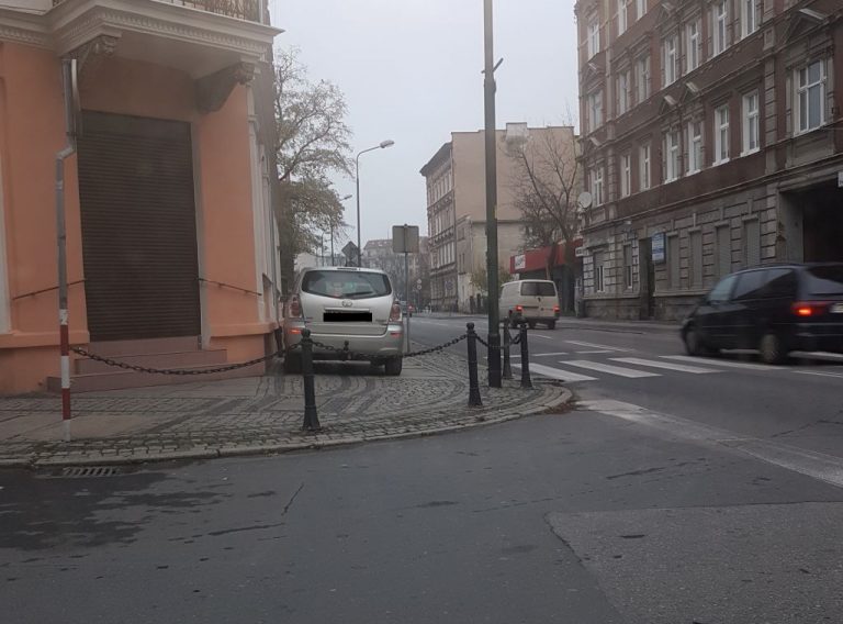 Mistrzowie parkowania [FOTO]