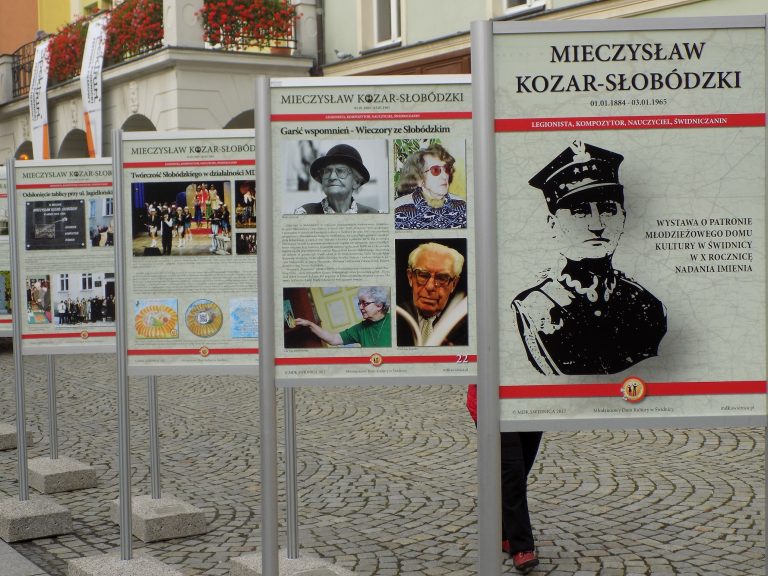 Wystawa o Mieczysławie Kozarze-Słobódzkim na Rynku