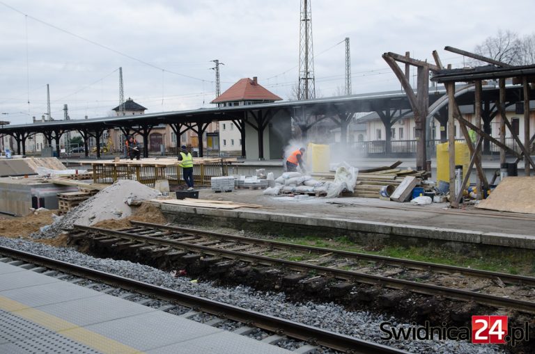 Kolejarze remontują dalej. Podróżnych czekają nowe utrudnienia