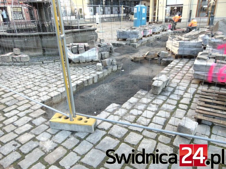 Trwają przygotowania do remontu fontann na świdnickim Rynku