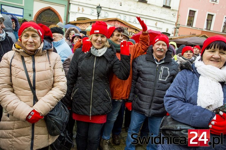 Świąteczna parada polskich i czeskich seniorów w Świdnicy [FOTO]