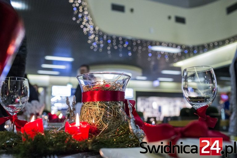 Autobusy, sklepy, kino… Przydatne informacje na święta