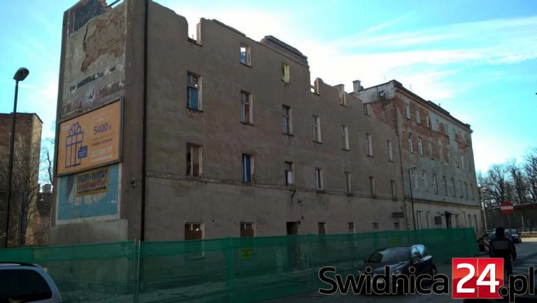 Znika kamienica przy ul. Dworcowej w Świdnicy [FOTO]