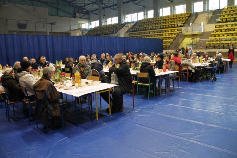 Wigilia dla potrzebujących i samotnych [FOTO]