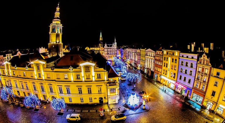 Zgasną światła w świdnickim śródmieściu i w parkach. Ogólnopolski protest samorządów