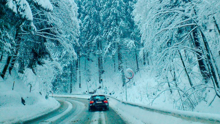 Bosch Service radzi: poruszanie się samochodem w zimie