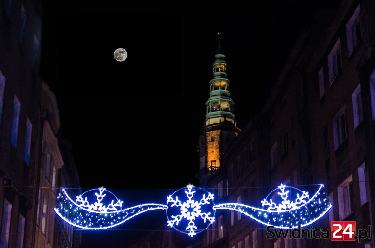 Superksiężyc nad Świdnicą