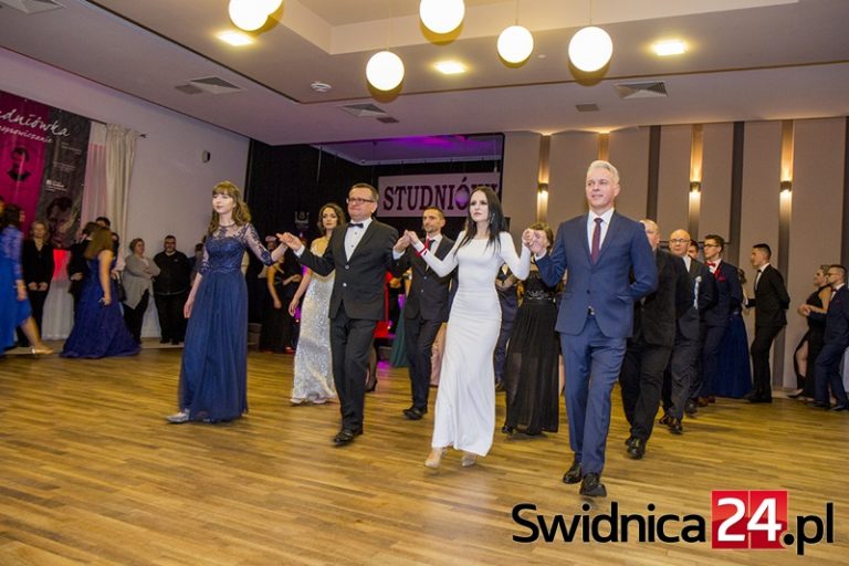 Studniówka świdnickiego „Kasprowicza” [FOTO]