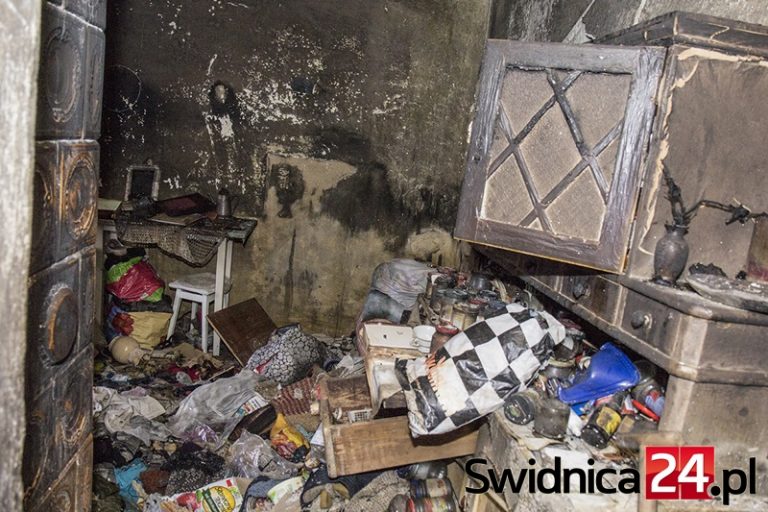 Śmieci po sufit, szczury. Nikt nic nie mógł zrobić? [FOTO]