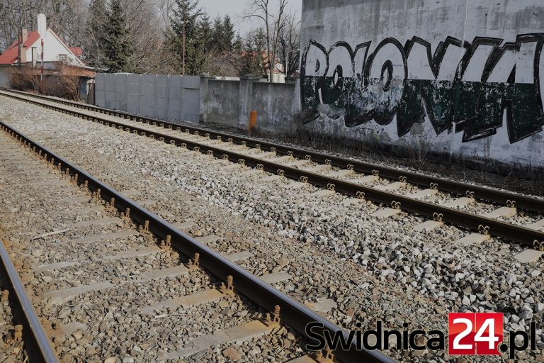 Zamiast zrobić przejście – postawili mur