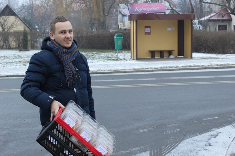 Pączki od radnego Gminy Świdnica Łukasza Świeczko w autobusach MPK