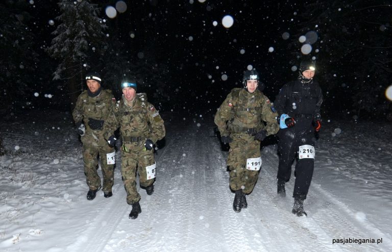 Świdniccy policjanci w morderczym biegu [FOTO]