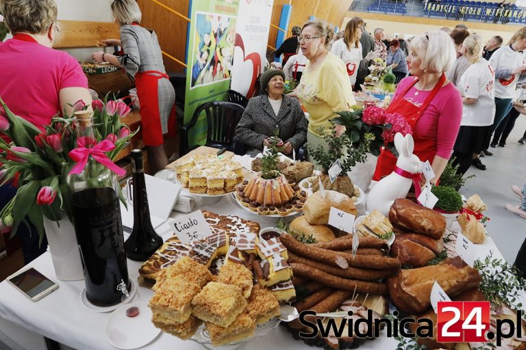 Wielkanocne stoły uginały się od ozdób i potraw [FOTO]
