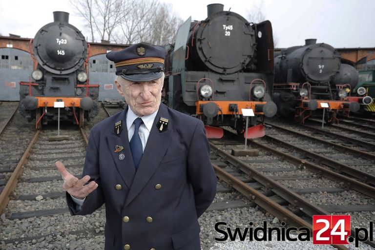 Całe życie z parowozami. Kustosz i kolejarz kończy 70 lat [FOTO/VIDEO]