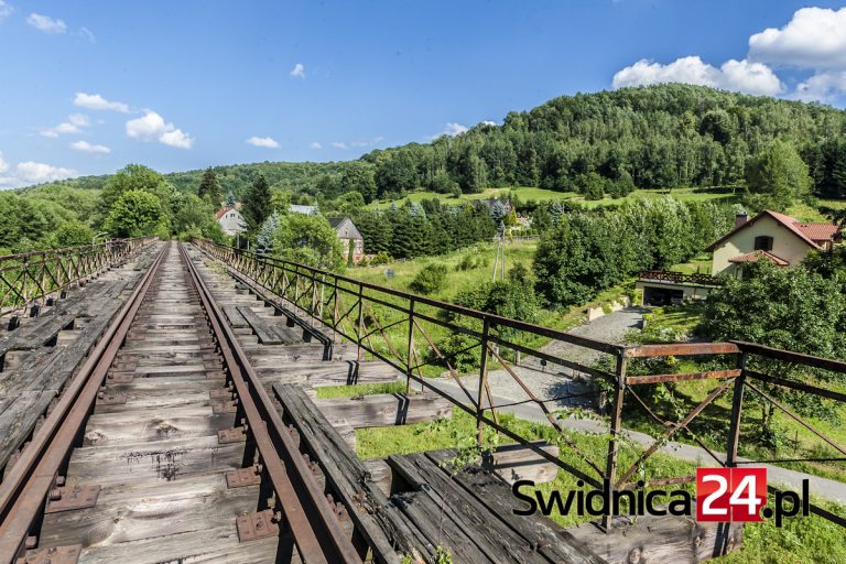Na pociąg do Jedliny poczekamy dłużej? Brakuje 20 milionów