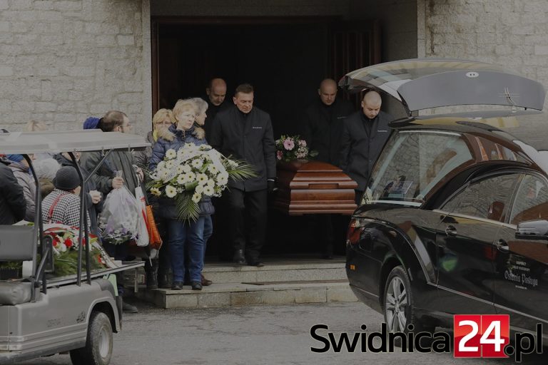 Pożegnali senator i założycielkę świdnickiego Hospicjum