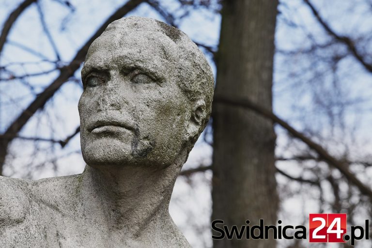 Wieland odzyska nos? 23 tysiące na renowację rzeźby