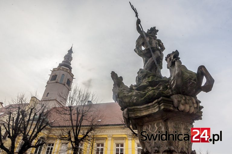 300-letnie rzeźby dłużej poczekają na remont