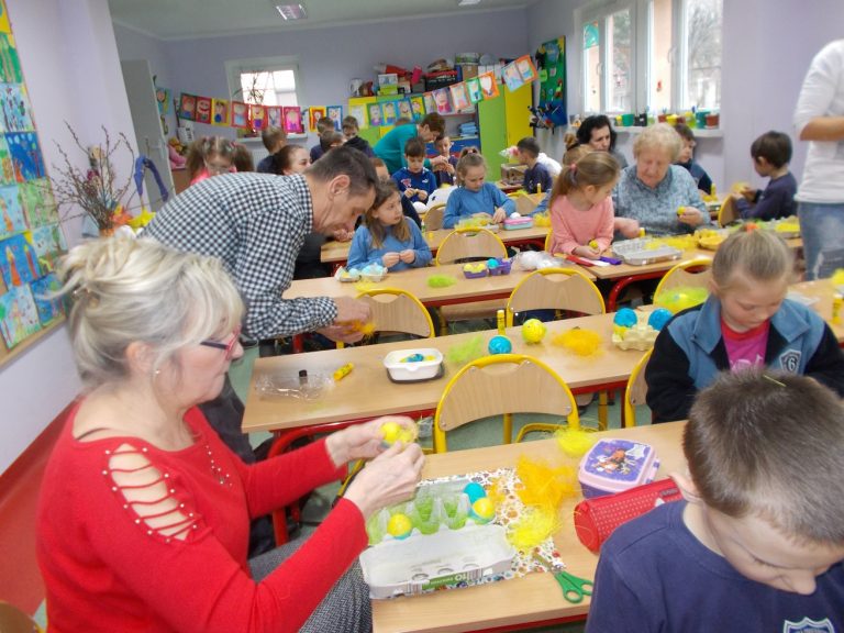 Seniorzy i dzieci zdobili pisanki [FOTO]
