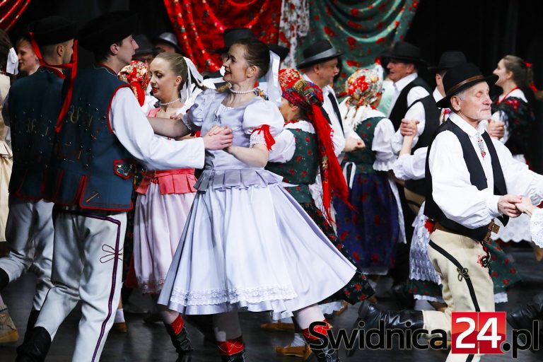 Barwny folklor wprost z góralskiej karczmy [FOTO]