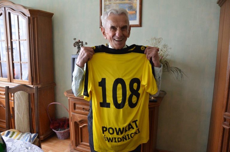 Ma 108 lat i nie zwalnia tempa. Stanisław Kowalski wystartuje w Toruniu
