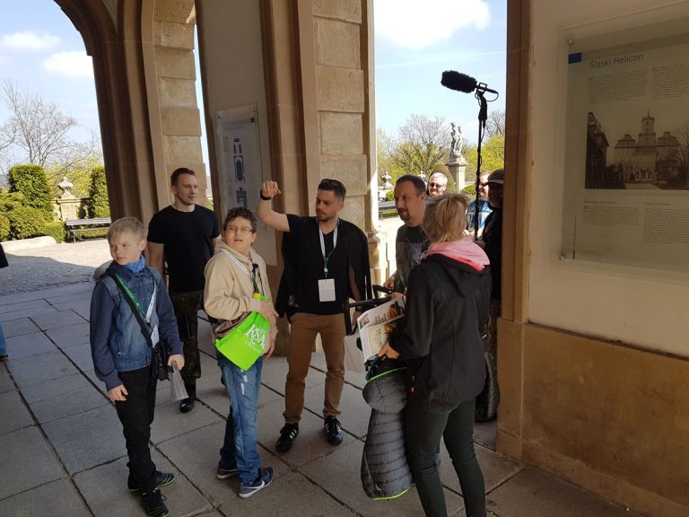 O zamku Książ wie niemal wszystko. Kacper nakręcił film dla WOŚP!