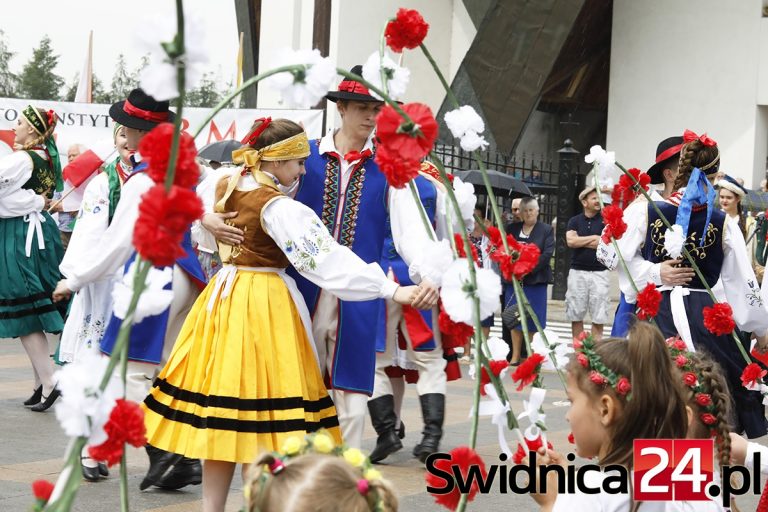 Świdnica w rocznicę uchwalenia Konstytucji 3 Maja [FOTO]
