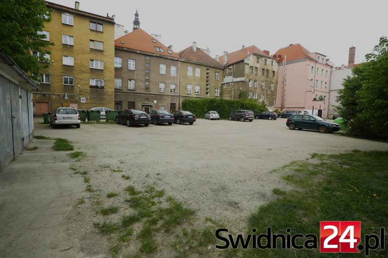 Podwórko przy Siostrzanej zmieni oblicze. Pozostałe czekają na swoją kolej