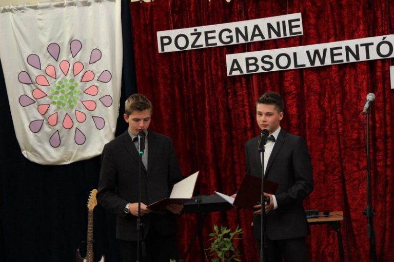 Opuszczają mury „Mechanika”. Pożegnano absolwentów