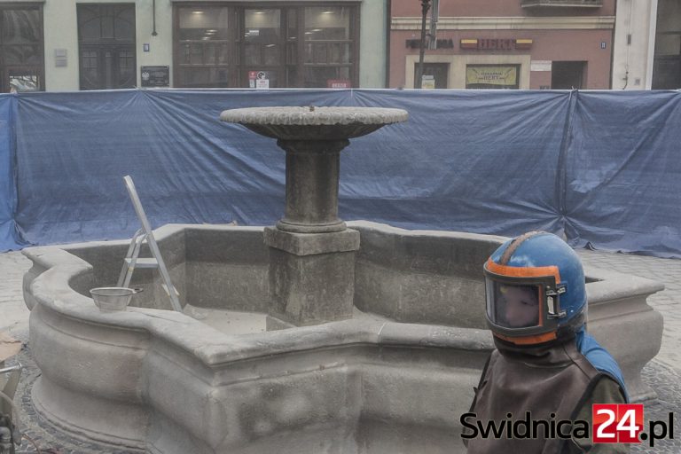 Ruszył remont fontann na Rynku