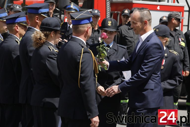 Strażacy nagrodzeni i awansowani [FOTO]