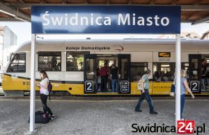Nadjeżdża nowy rozkład jazdy. Pociągi pojadą nad Jezioro Bielawskie i w Góry Sowie. Jakie jeszcze zmiany czekają pasażerów?