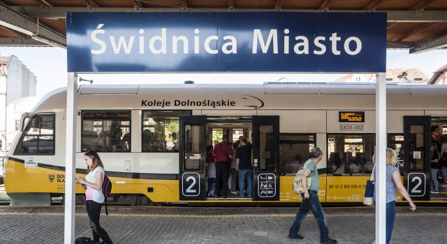Nadjeżdża nowy rozkład jazdy. Pociągi pojadą nad Jezioro Bielawskie i w Góry Sowie. Jakie jeszcze zmiany czekają pasażerów?