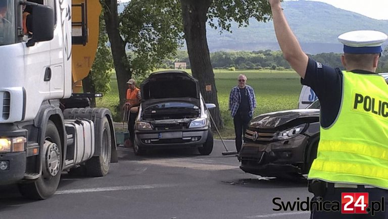 Tworzyjanów: zderzenie dwóch aut. 3 osoby ranne