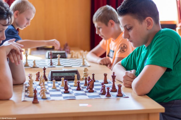 Sukces świdnickich szachistów na turnieju w Broumovie