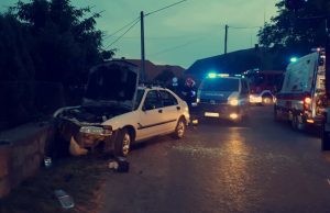 Wjechał autem w mur