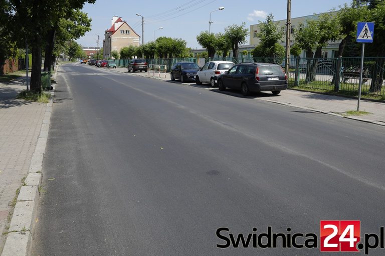 Jodłowa wciąż bez pasów. Na Okrężnej niewiele lepiej