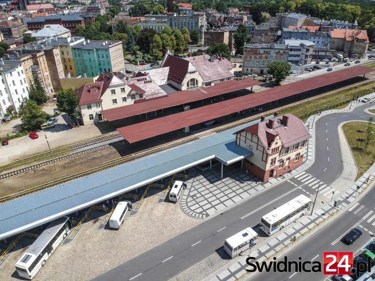 Bez szans na biletomat na dworcu