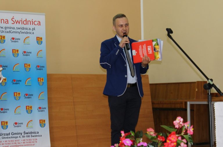 Radny Łukasz Świeczko nagrodził najlepszych uczniów [FOTO]