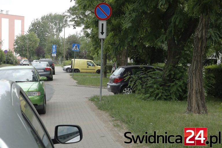 Parkowanie na Osiedlu Młodych: mieszkańcy podpowiadają zmiany