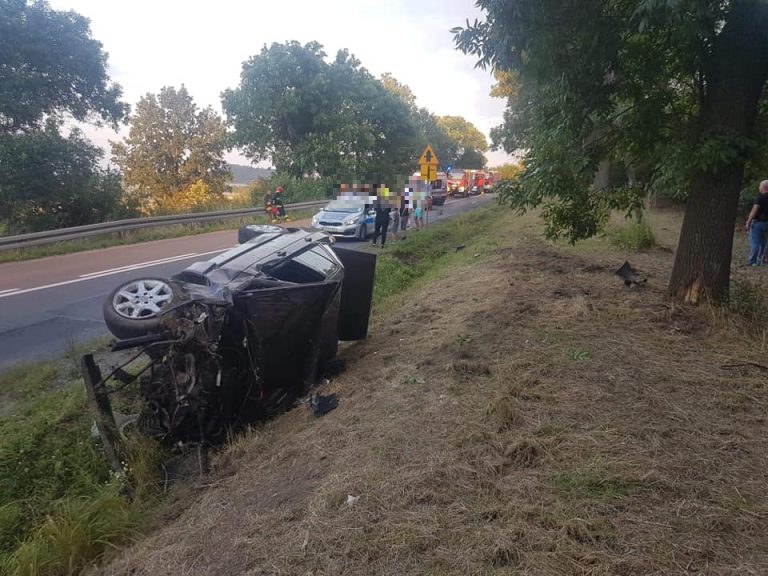 Wypadł z drogi, staranował inny samochód [FOTO]