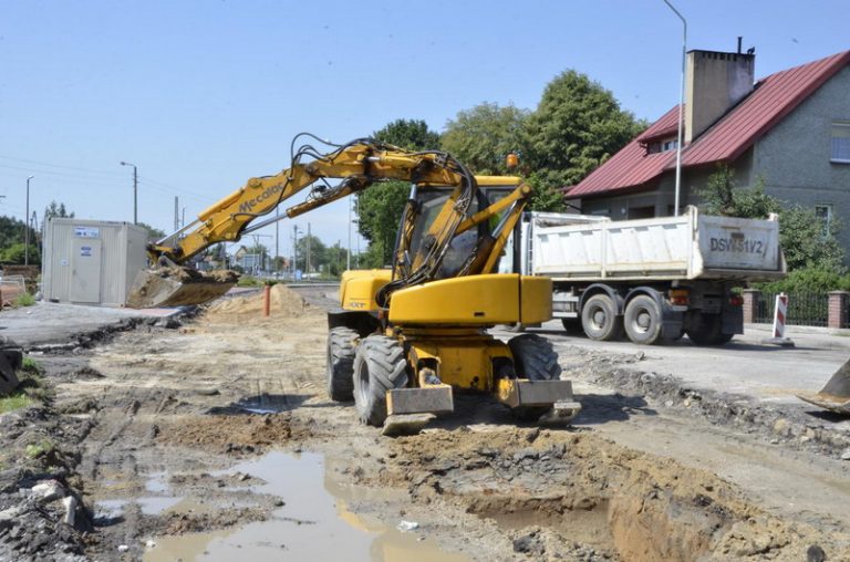 Żarów: trwa II etap przebudowy ulicy Dworcowej