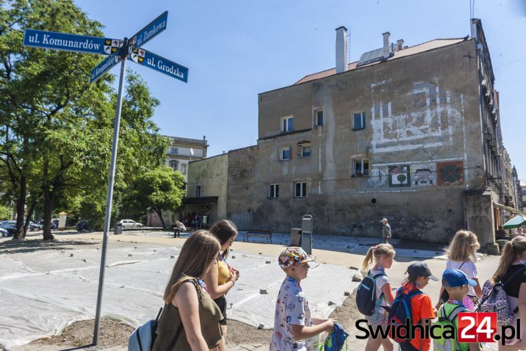 Mural zamiast obdrapanej ściany?