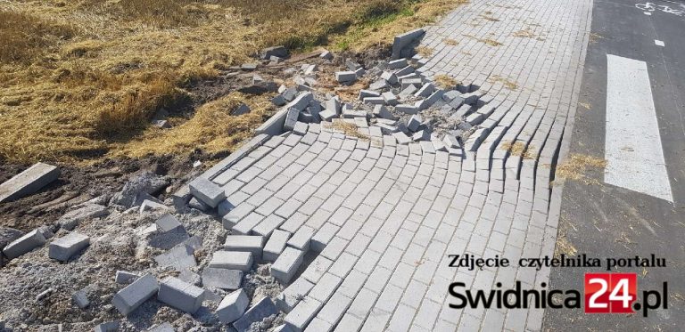 Sołtys zniszczył nowy chodnik