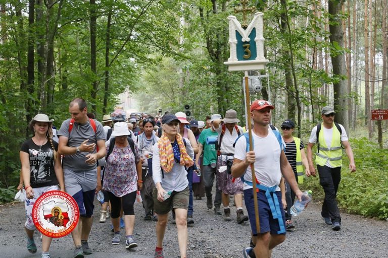 Pieszo przez Polskę do Częstochowy [FOTO]
