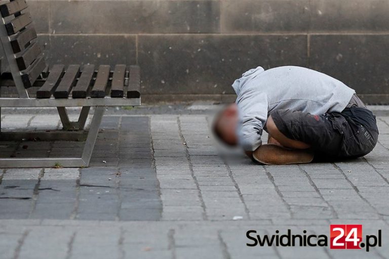 Pijani i bezdomni wciąż okupują Łukową [FOTO]