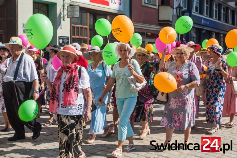 Parada i przegląd artystyczny seniorów