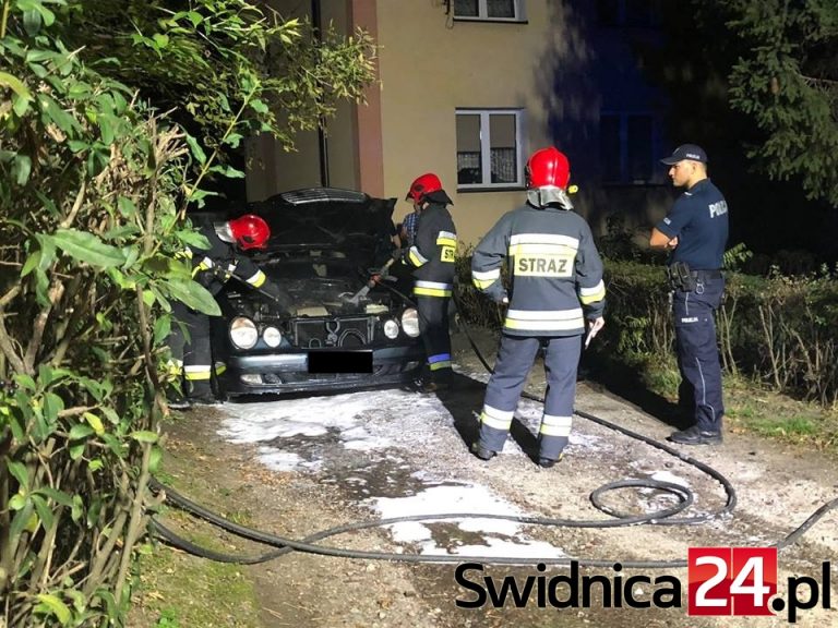 Spłonął Mercedes [FOTO/VIDEO]