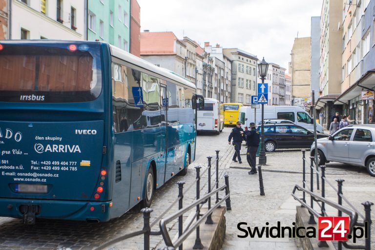 Czeskie autokary zablokowały przejazd przez centrum